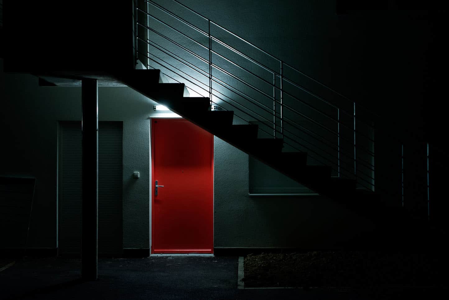 Kathleen Meier Turns Ordinary Scenes Into Unique Shots In 'Hostilités Sourdes'