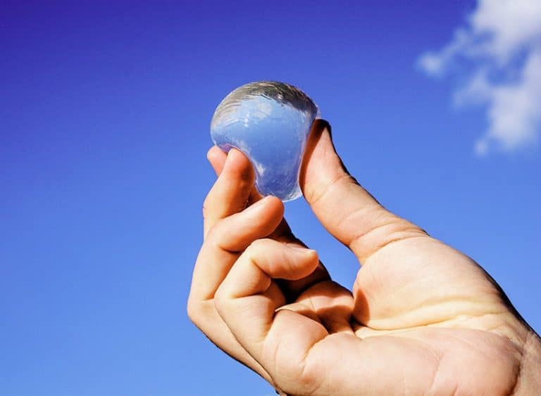The Ooho! packaging help reduce plastic bottle waste The Ooho! packaging help reduce plastic bottle waste