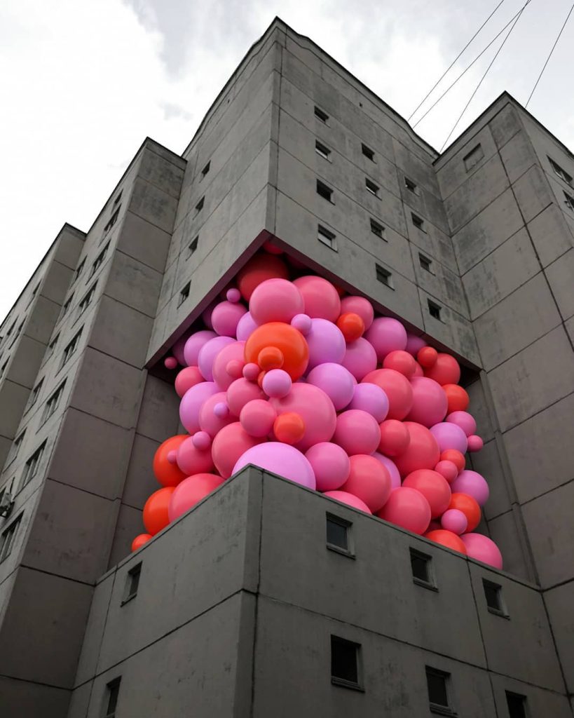 rek0de’s Colorful Swarms Of Balloons Embellish Buildings