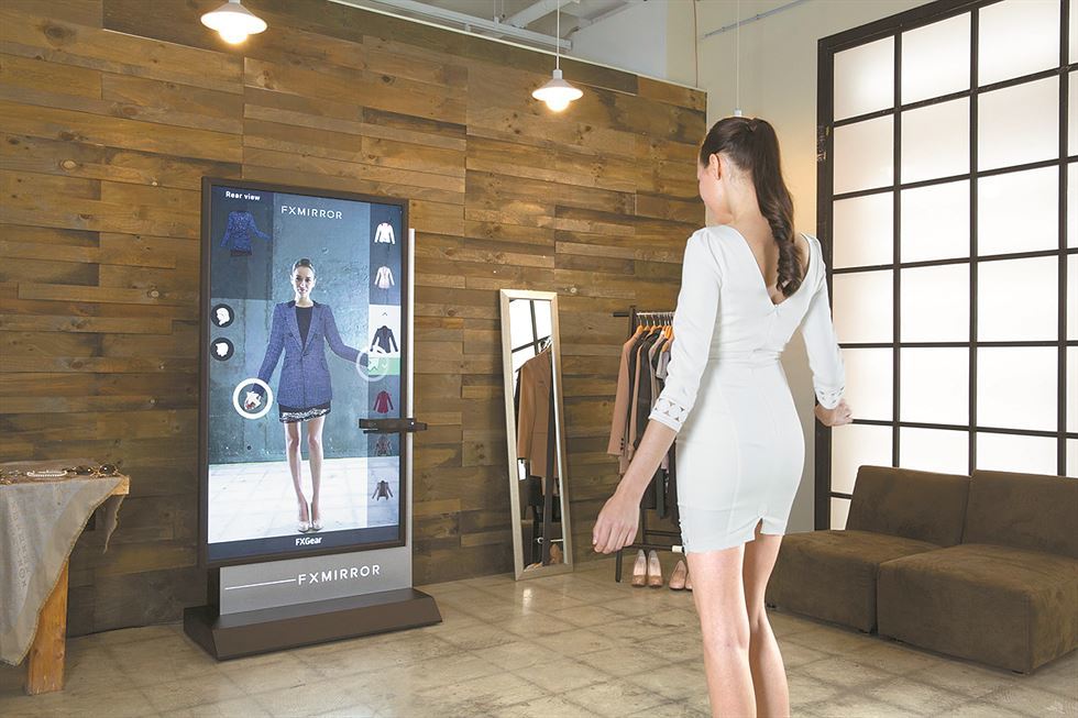 FXgear Produces An Augmented Reality Fitting Mirror Solution