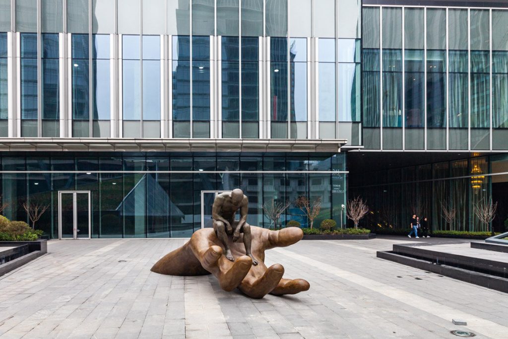 Lorenzo Quinn Tells The Message Of Love Through Giant Human Hands