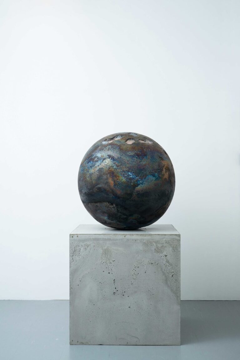 Tomonari Hashimoto's sculptural pieces document the power of materials Tomonari Hashimoto Makes Works That Shows Enthusiasm