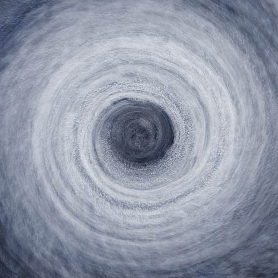 The Macroscopic Eyes Of Thomas Vanz Brings The Fluid Dynamics To His Film