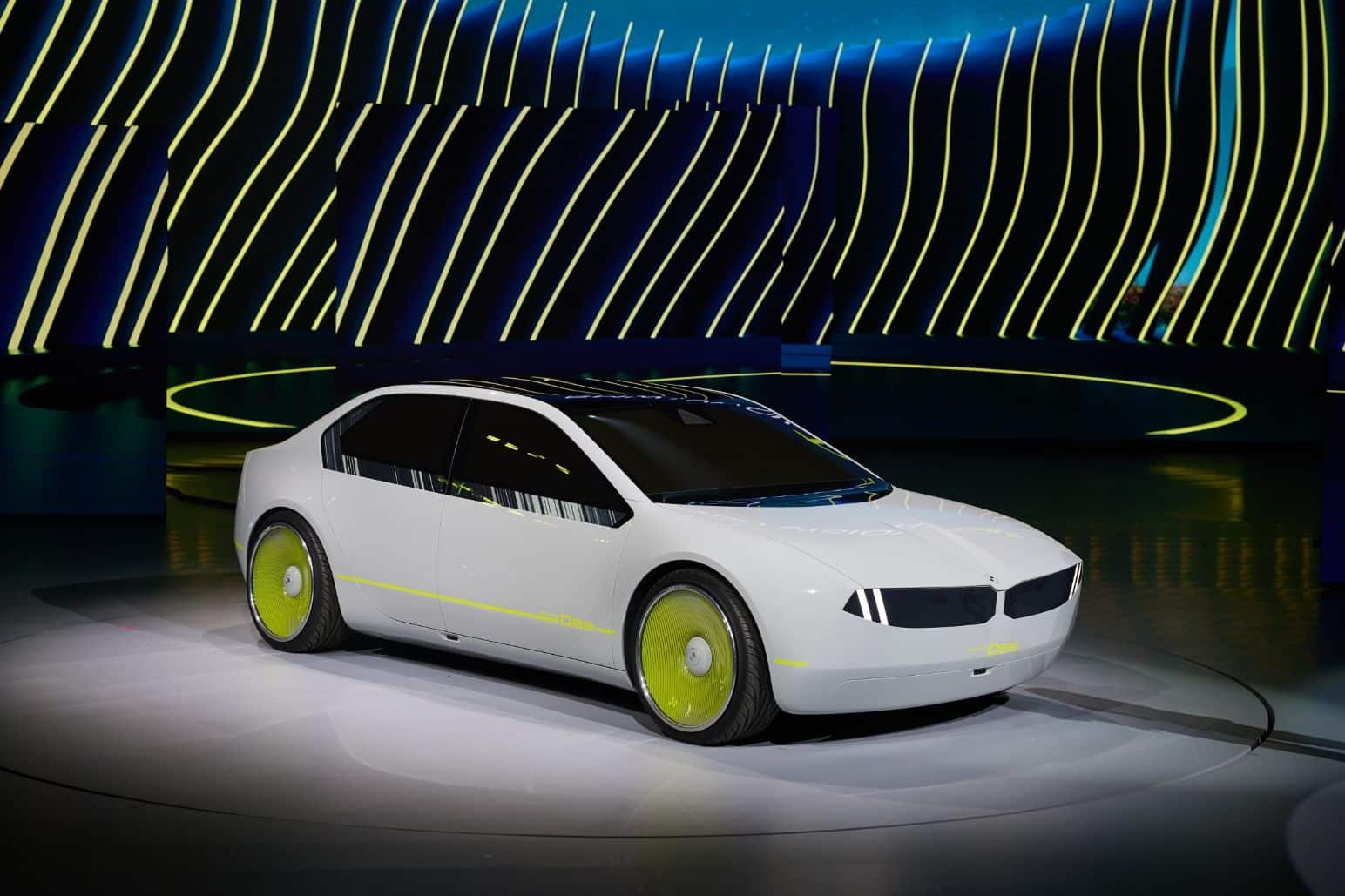 Bmw Visual The innovative BMW i Vision Dee represents the future of digital ...