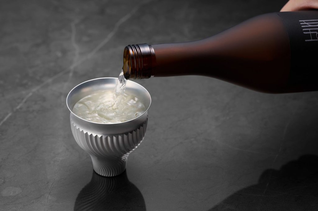 The beautiful and functional design of HAKUSAKU sake cups