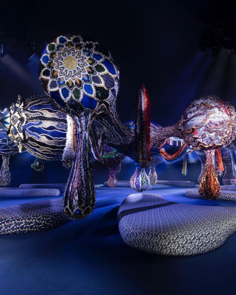 Joana Vasconcelos creates magnificent textile installation for Dior AW23 show Joana Vasconcelos creates magnificent textile installation for Dior AW23 show