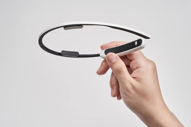 Sleepisol Plus: A Smart Wearable Device for Improved Sleep Quality and Brain Health