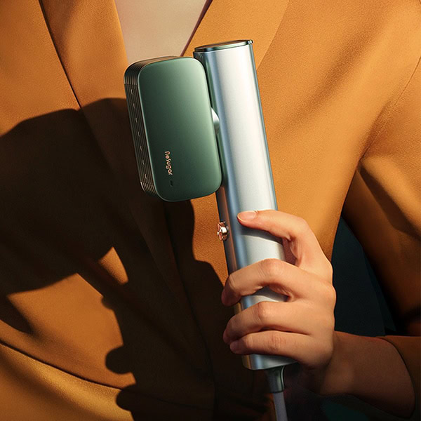 RONE Design's Handheld Garment Steamer: A Stylish and Functional Ironing Solution for Modern Women