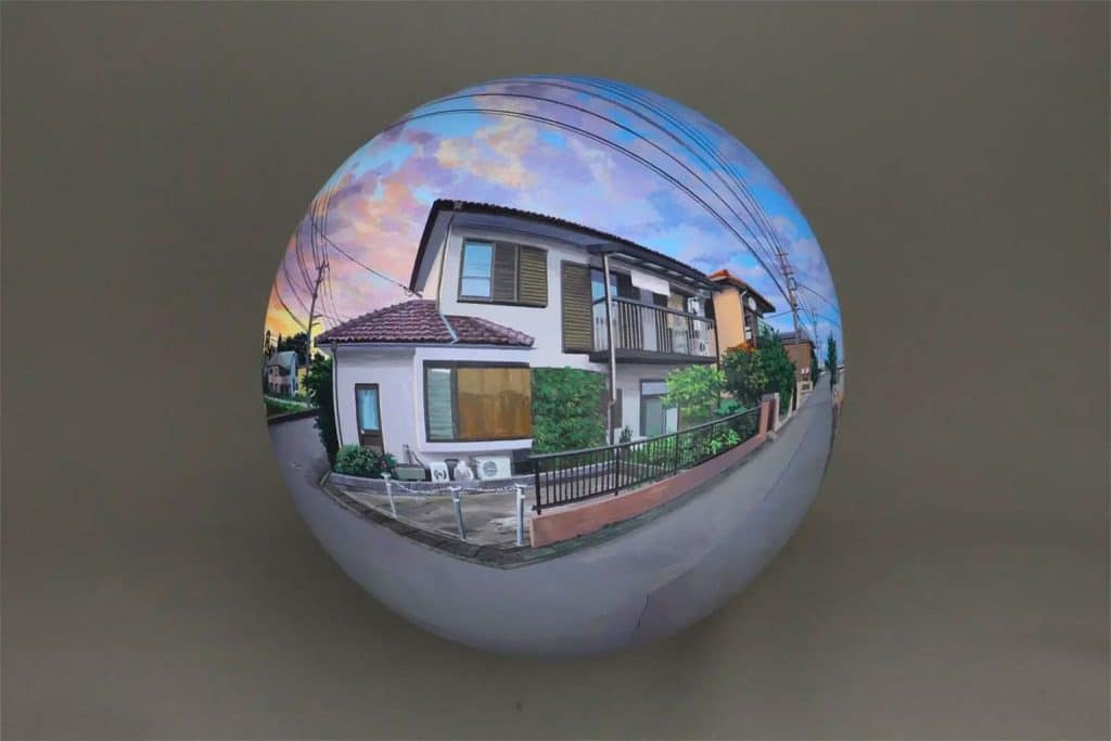 Daisuke Samejima's Amazing Photorealistic Paintings on Three-Dimensional Spheres