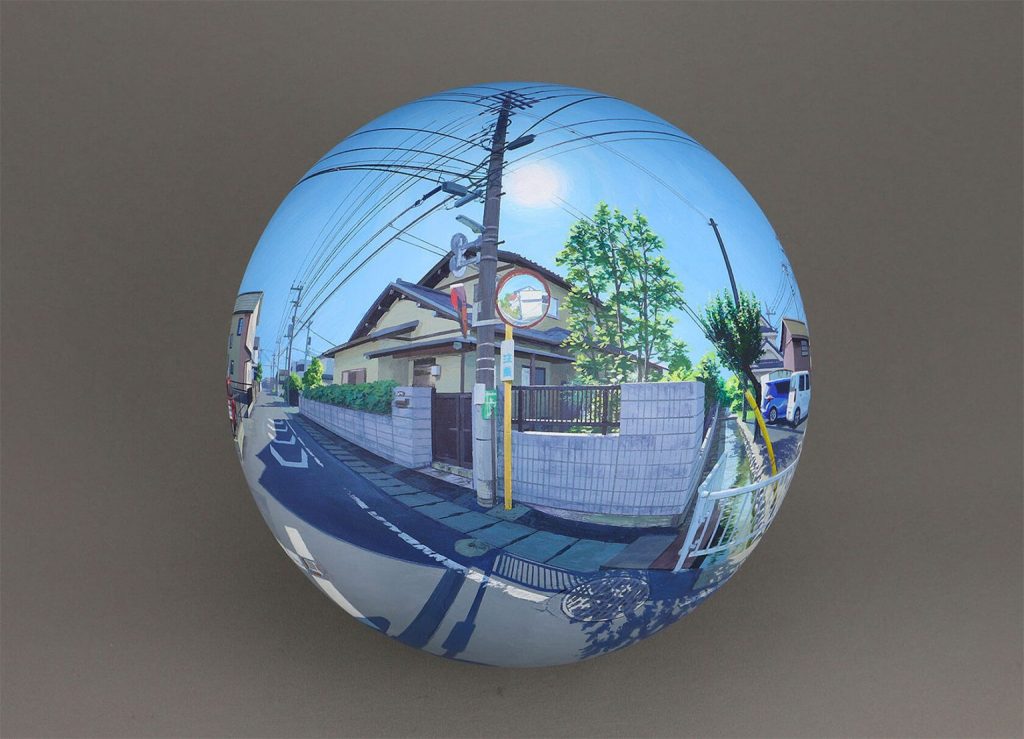 Daisuke Samejima's Amazing Photorealistic Paintings on Three-Dimensional Spheres