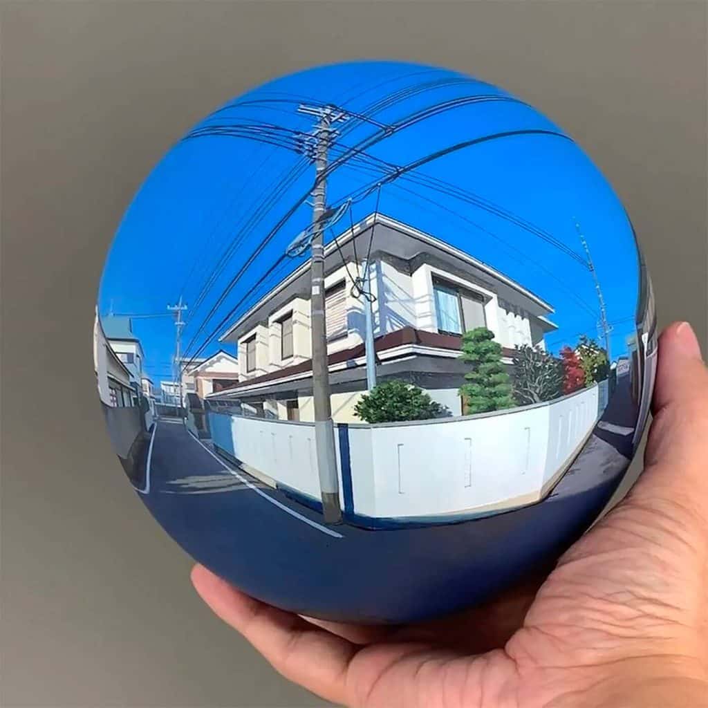 Daisuke Samejima's Amazing Photorealistic Paintings on Three-Dimensional Spheres