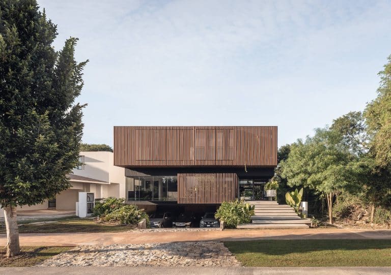 Casa Mulix: Where Architecture and Nature Embrace in Perfect Harmony