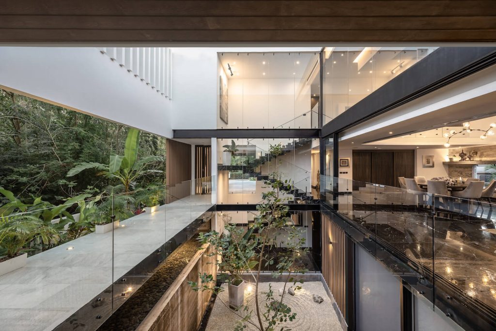 Casa Mulix: Where Architecture and Nature Embrace in Perfect Harmony
