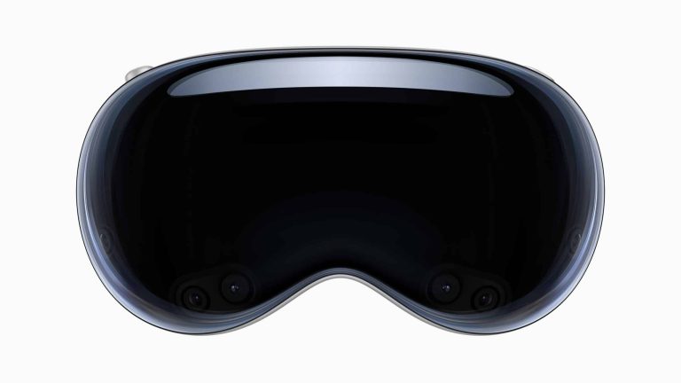 Apple Vision Pro: Redefining Personal Computing with Spatial Technology Apple Vision Pro: Redefining Personal Computing with Spatial Technology