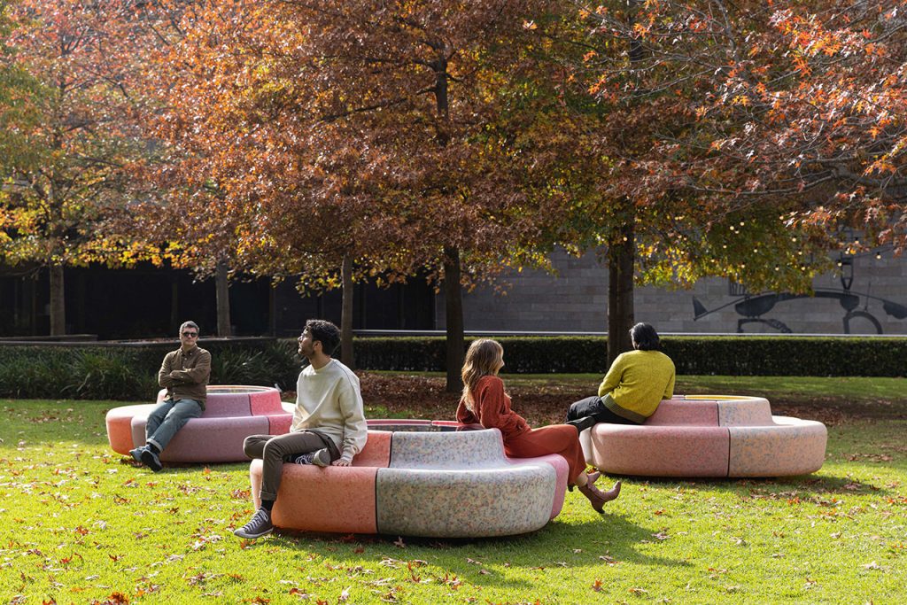Sunflower Spin: A Solar-Powered Bench Redefining Urban Spaces