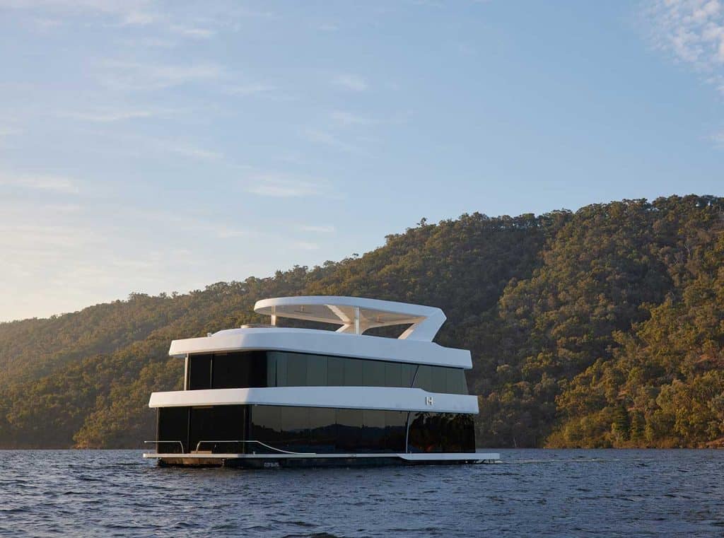 Halcyon: A Modern Marvel Afloat on Lake Eildon, Australia