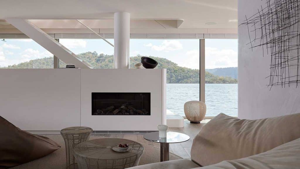 Halcyon: A Modern Marvel Afloat on Lake Eildon, Australia