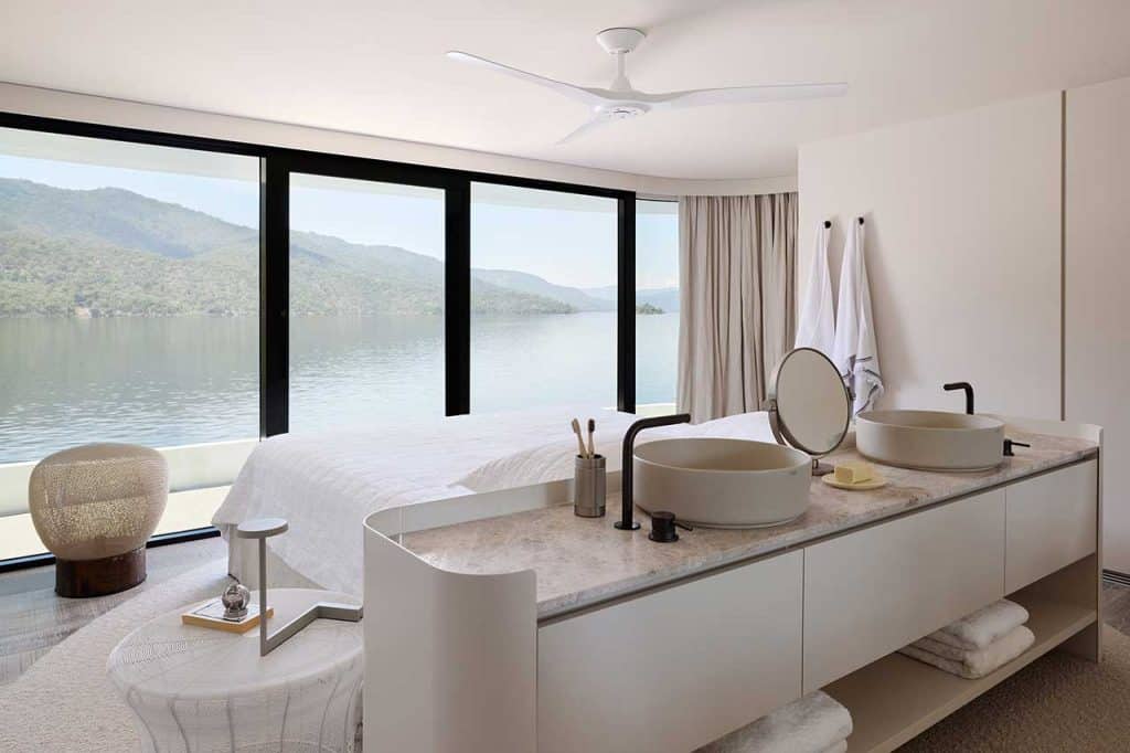 Halcyon: A Modern Marvel Afloat on Lake Eildon, Australia