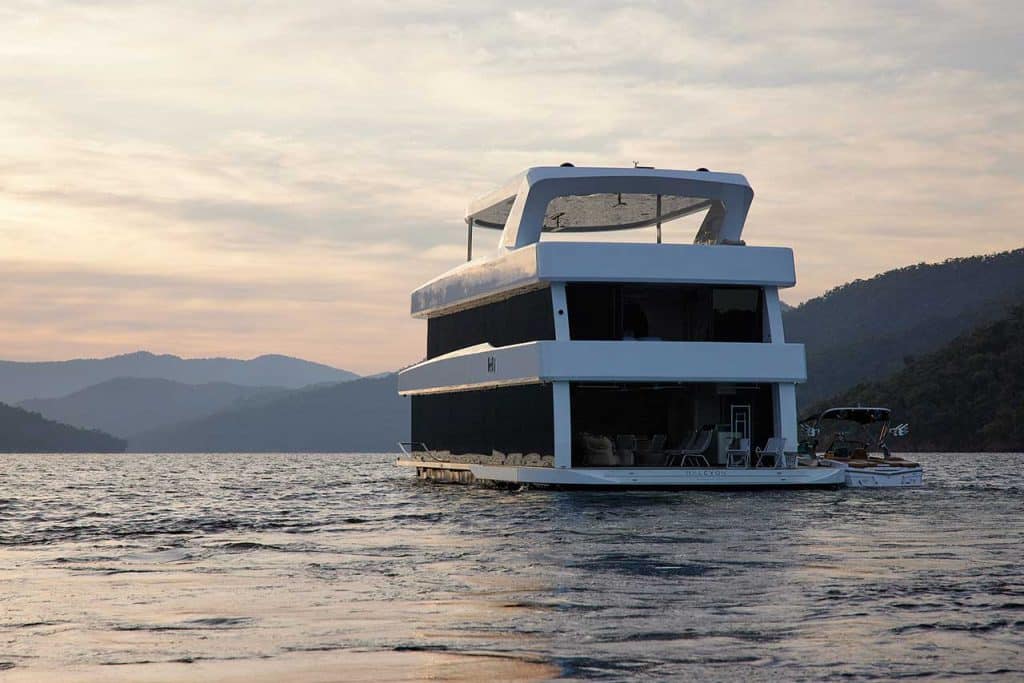 Halcyon: A Modern Marvel Afloat on Lake Eildon, Australia