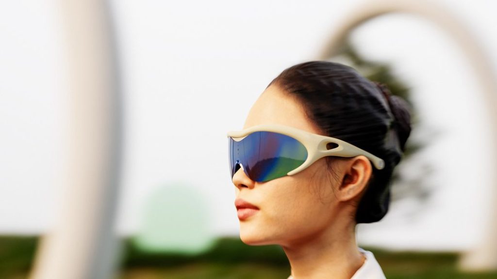 Issé: A Vision for the Future of Mixed Reality Wearables Combining Fitness, Fashion, and Sustainability