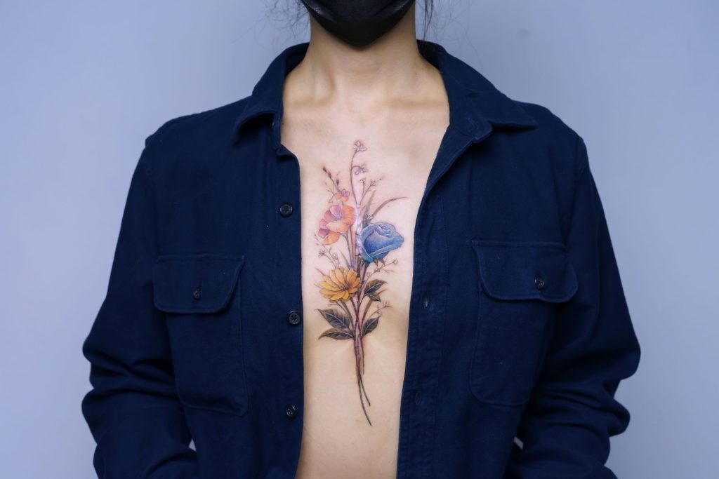 Geunhee's Tattoo Artistry: A Blossoming Tribute to Family Love and Resilience