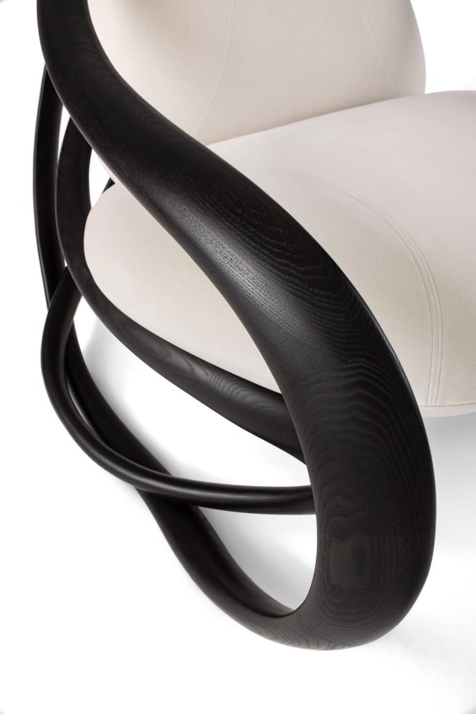 The MOVE rocking chair by Rossella Pugliatti for Giorgetti is drawing inspiration from the organic forms