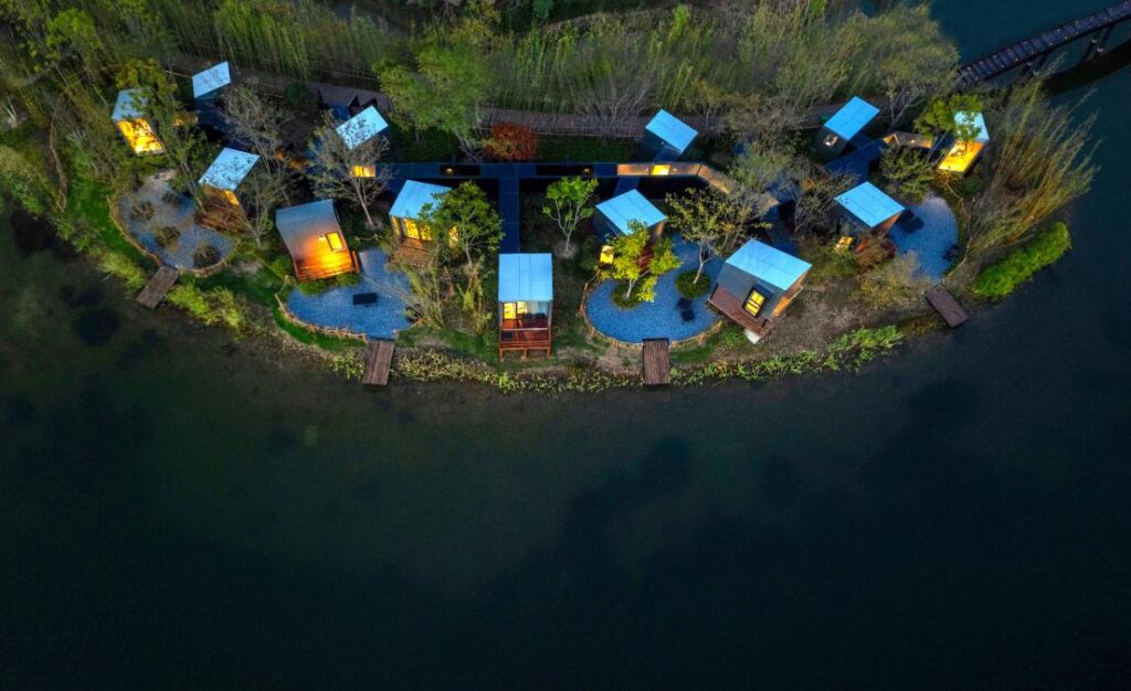 The Cabin of Maze: An unique wilderness retreat by Wiki World