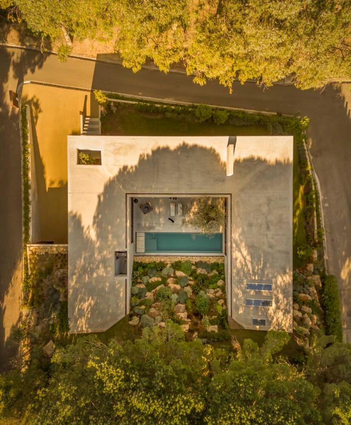 Oeiras House, a masterpiece of architectural integration with nature