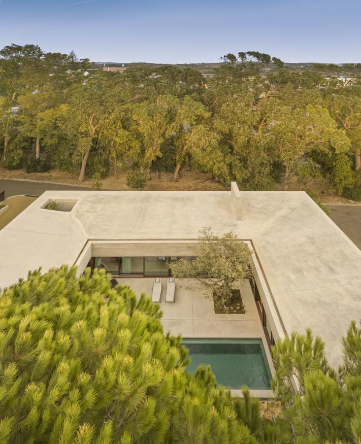 Oeiras House, a masterpiece of architectural integration with nature