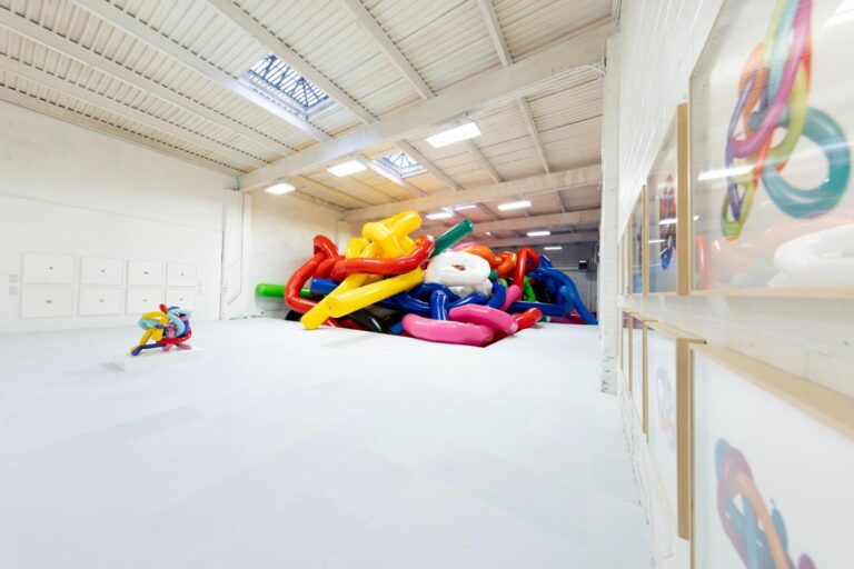 Cj Hendry "Keff Joons" exhibition reimagines Jeff Koons balloon art