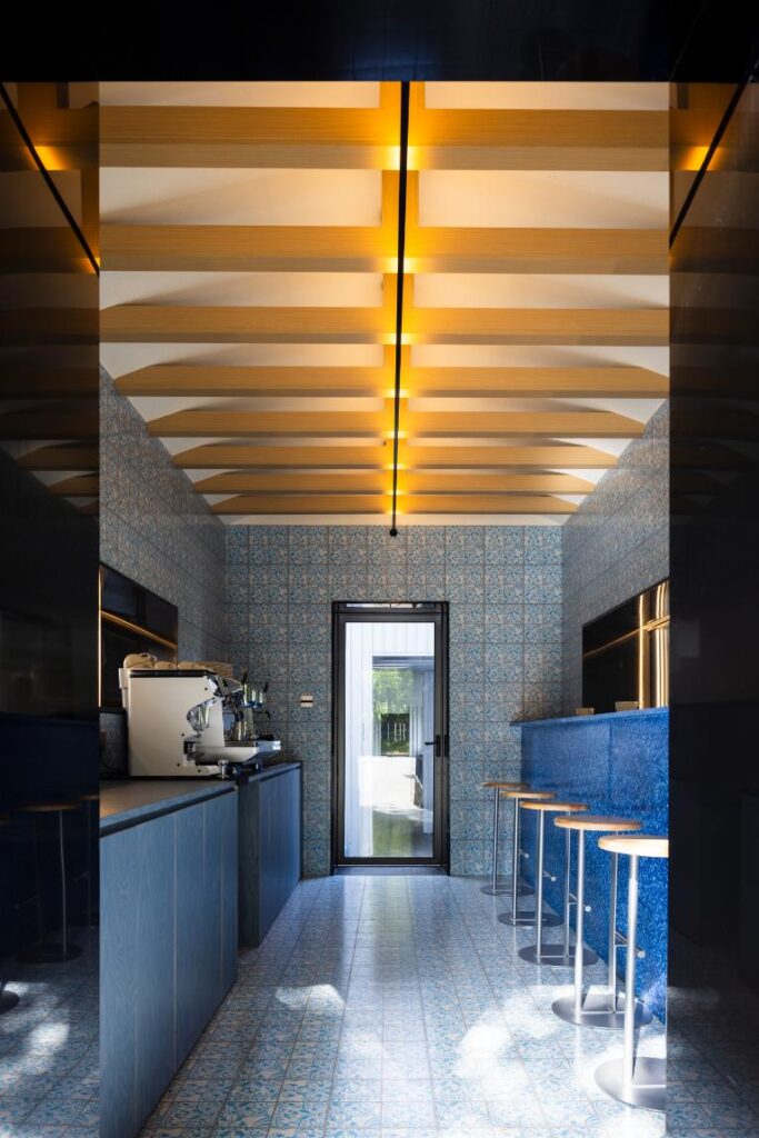 19 咖啡厅内景Cafe interior© Guowei Liu
