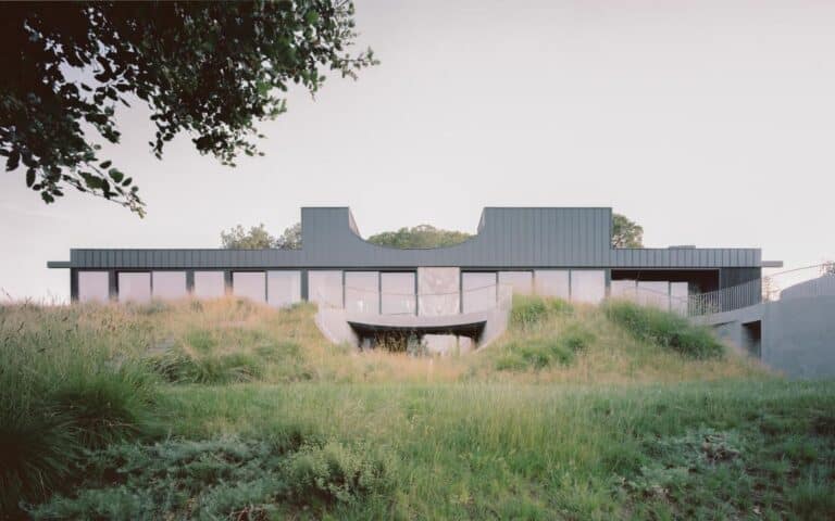 WOJR creates House of Horns shaped by light and landscape WOJR creates House of Horns shaped by light and landscape