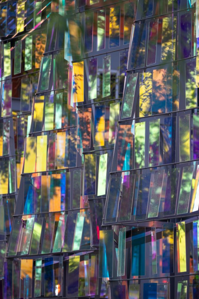 025 THE FACETS© Rungkit Charoenwat