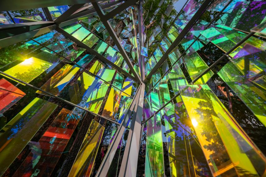 027 THE FACETS© Rungkit Charoenwat
