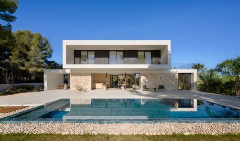 Modern Mediterranean home design in Calpe blends geometry and natural materials