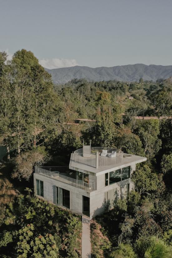 Circular rooftop terrace offering 360-degree views of Guatapé reservoir and rock