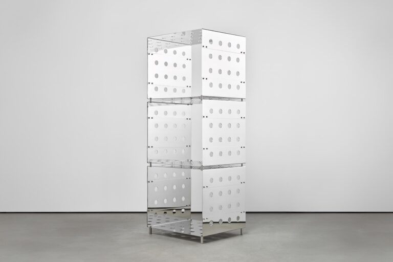 Stainless steel Circles display unit by Marius Boekhorst