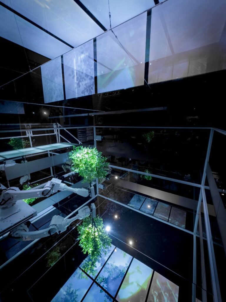 Gallery environment with AI-driven agents and symbolic tree