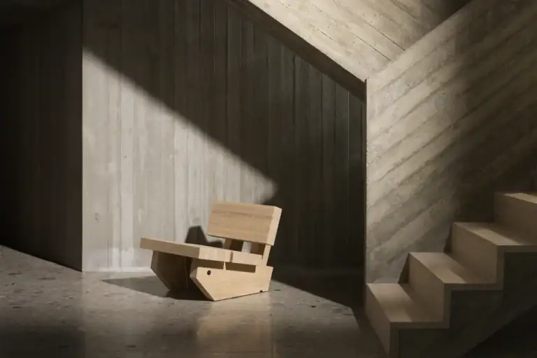 Filip Tack introduces timeless handmade furniture in Più objects series