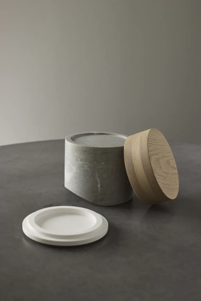 Shot of essential Più objects piece handmade in Belgium