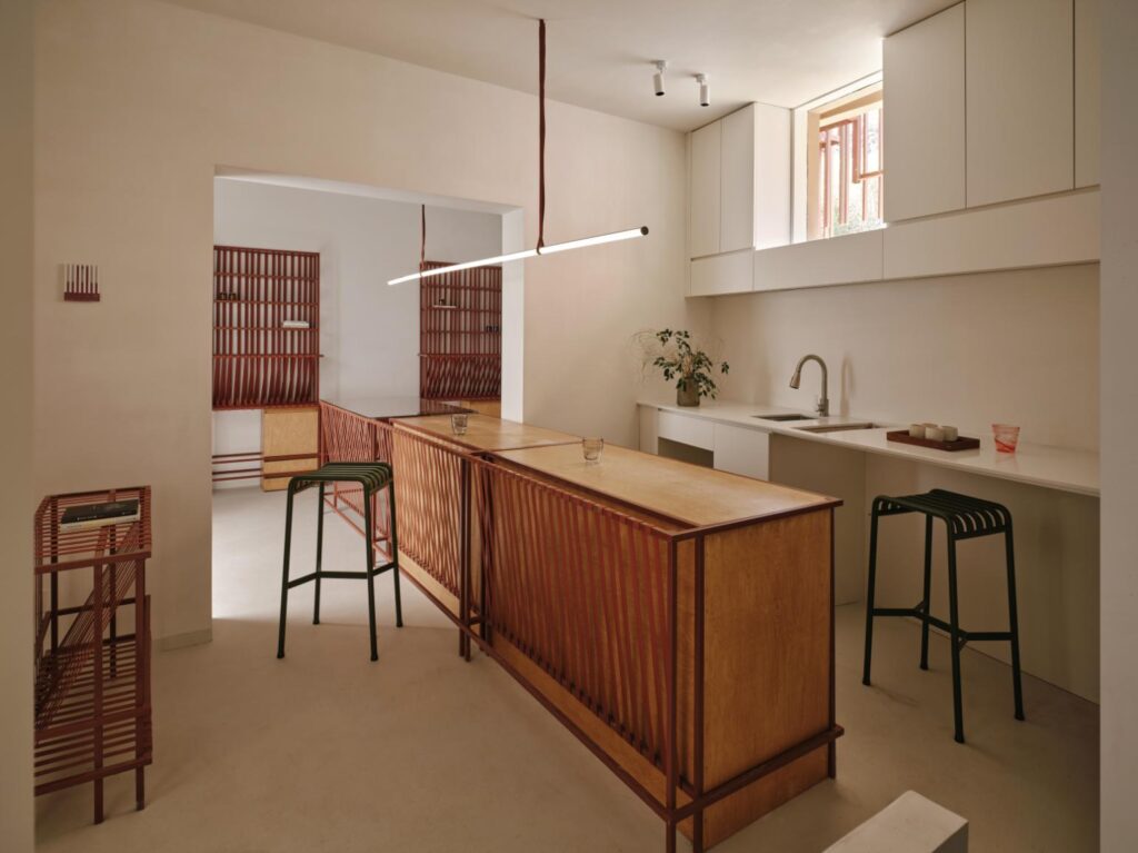 18 建筑师为咖啡厅和商店专门设计的纟系列家具 The LOOM series of furniture specially customized by the architect for the cafe and the shop