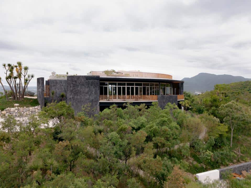 Panoramic view of Popocatépetl and Iztaccíhuatl framed by the architecture