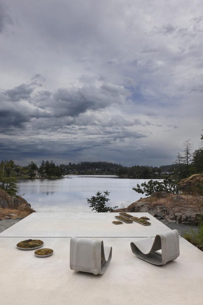 Splyce Design renovates Shoreline House on coastal site -