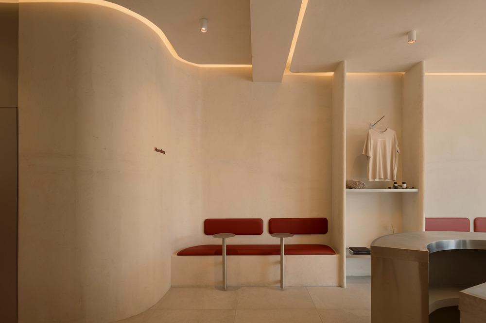 Interior curved walls with natural finishes and warm lighting at Habico