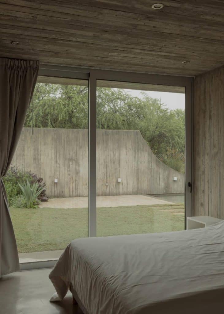 Casa Clausura by Agustin Lozada, a courtyard focused concrete house in Cordoba -