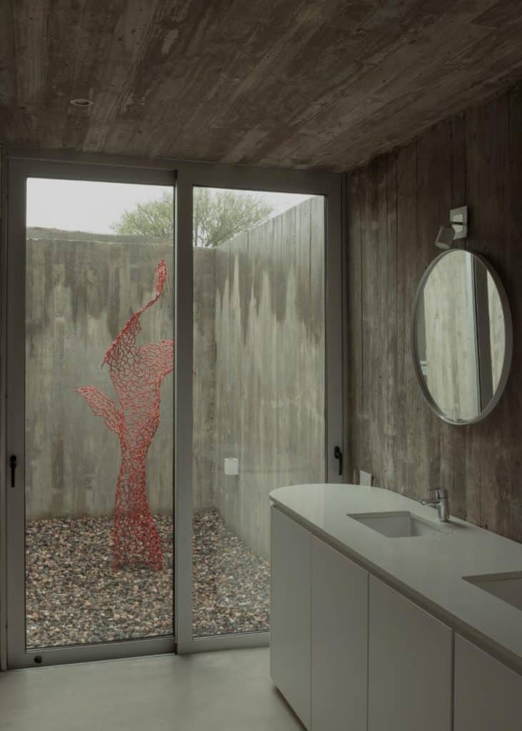 Casa Clausura by Agustin Lozada, a courtyard focused concrete house in Cordoba -