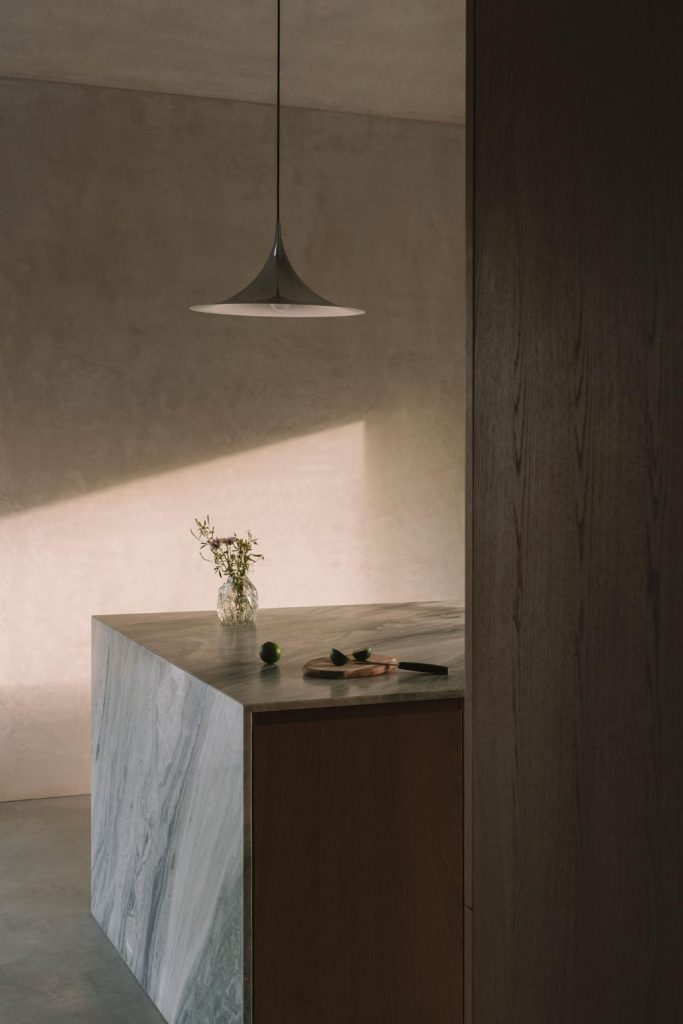Casa Plaj by Extrastudio hovers above landscape -
