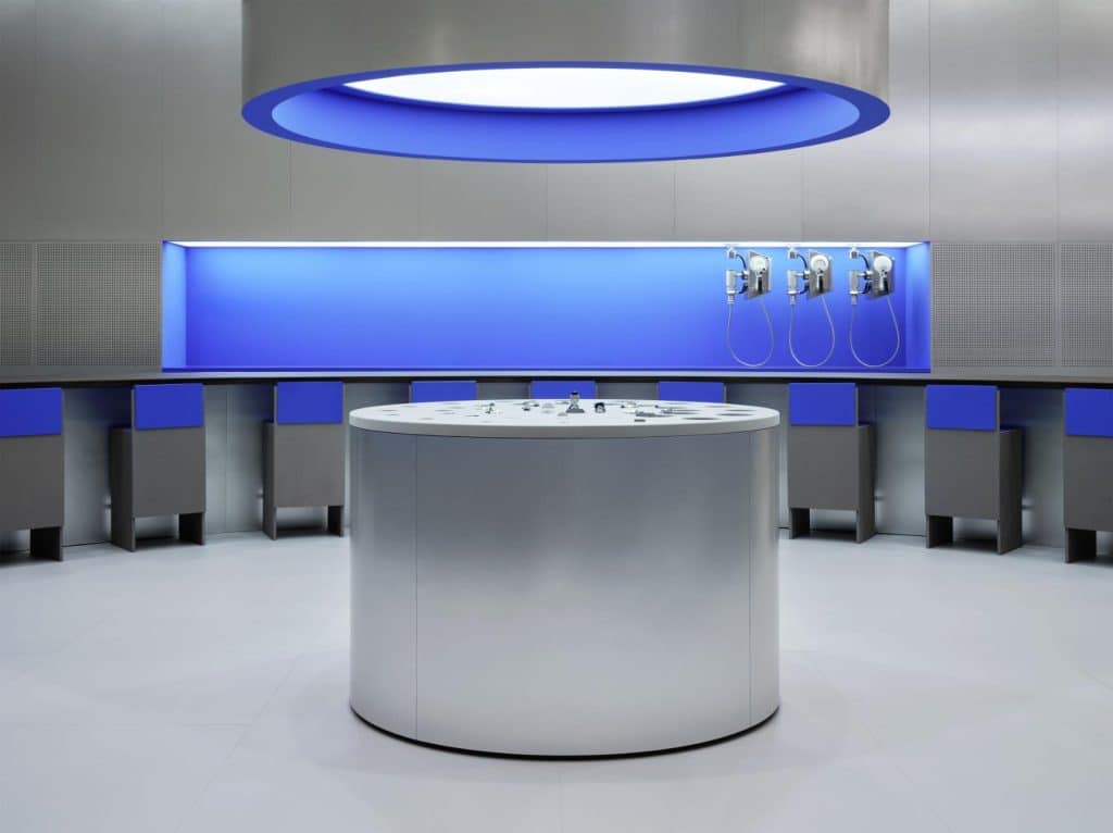 ROUND PROBLEMS circular installation for industrial trade fair by Avoir