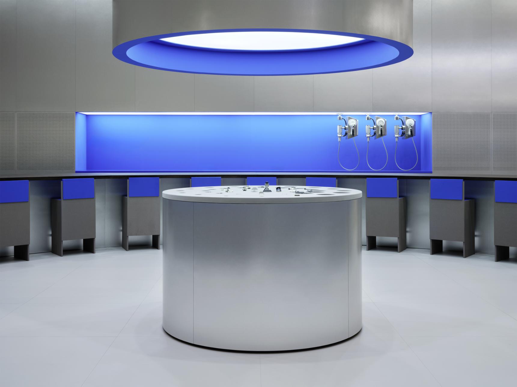 ROUND PROBLEMS circular installation for industrial trade fair by Avoir