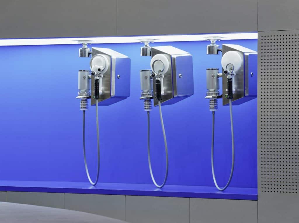 Avoir presents ROUND PROBLEMS circular installation for industrial trade fair -